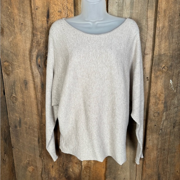 Cyrus Tan Raglan Sleeve Sweater- size small - Picture 3 of 11